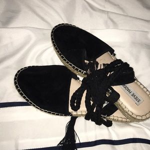 Steve maddens super comfy slip ones with bow